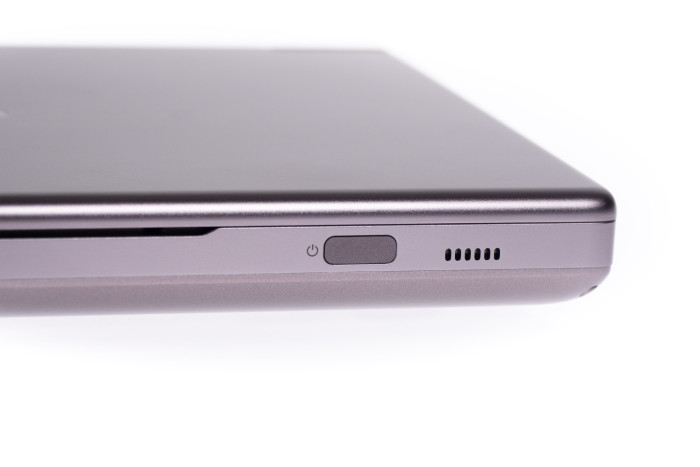 Der Ein-Schalter hat einen Fingerabdrucksensor. (Bild: Nina Völkel/Golem.de)