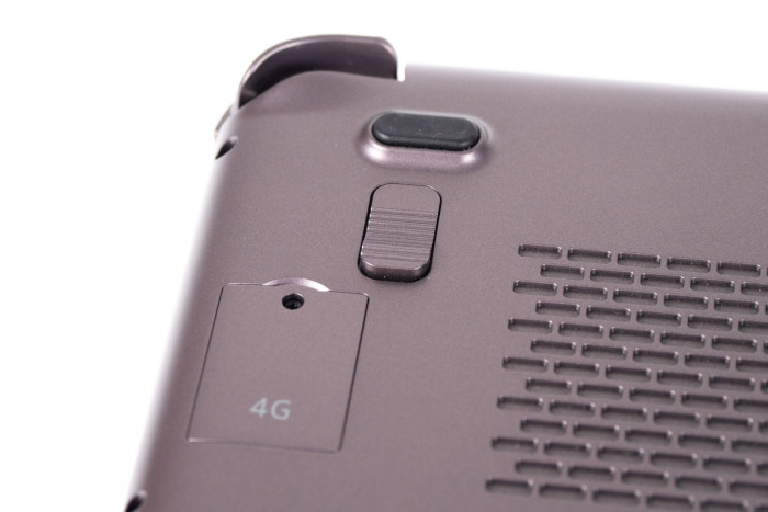 Auf der Unterseite befinden sich zwei belegbare Tasten. (Bild: Nina Völkel/Golem.de)