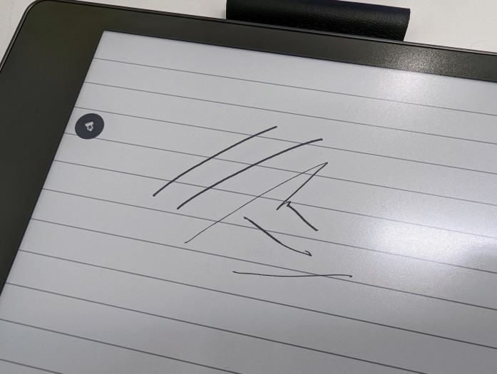 Links das bisherige Kugelschreiber-/Fineliner-Werkzeug, rechts der Füllfederhalter (Bild: Tobias Költzsch/Golem.de)