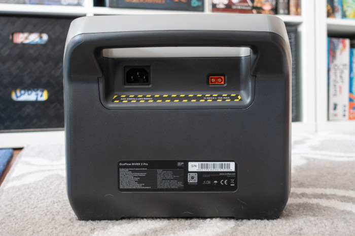 Die River 2 Pro kann dank XT60-Anschluss unproblematisch mit Solarpanels geladen werden. (Bild: Tobias Költzsch/Golem.de)