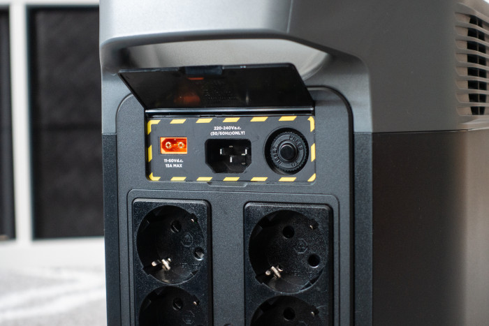 Auch die Delta 2 hat einen XT60-Port für Solarpanels. (Bild: Tobias Költzsch/Golem.de)