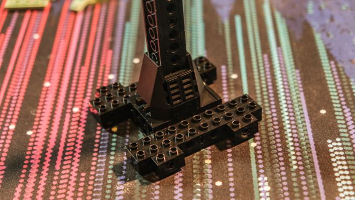 Zusammenbau des Bluebrixx Klingon Bird-of-Prey (Bild: Oliver Nickel/Golem.de)