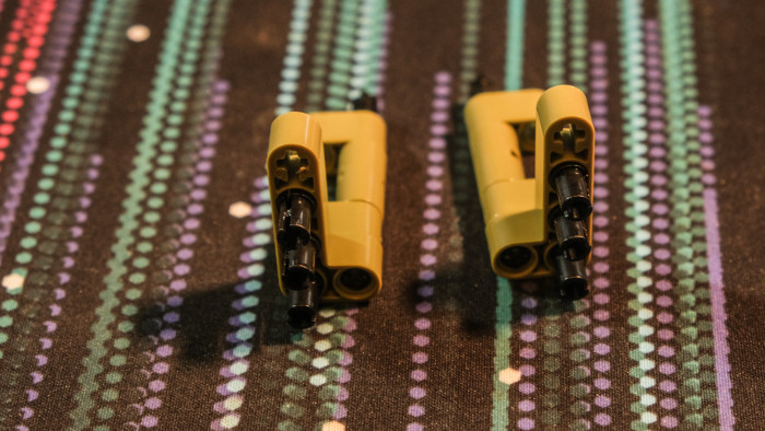 Zusammenbau des Bluebrixx Klingon Bird-of-Prey (Bild: Oliver Nickel/Golem.de)