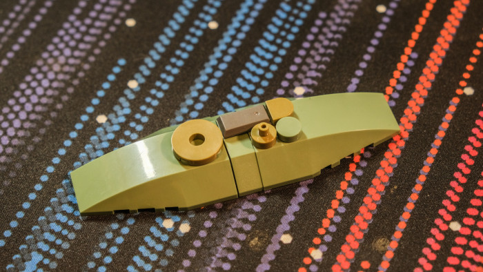 Zusammenbau des Bluebrixx Klingon Bird-of-Prey (Bild: Oliver Nickel/Golem.de)