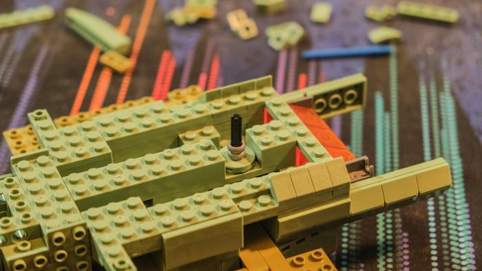 Zusammenbau des Bluebrixx Klingon Bird-of-Prey (Bild: Oliver Nickel/Golem.de)