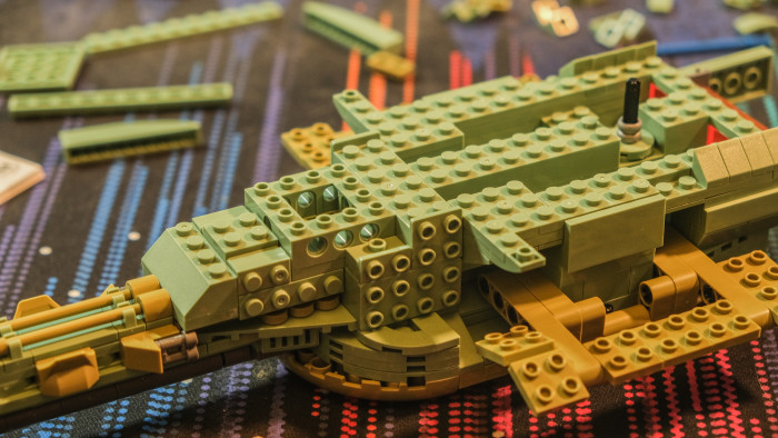 Zusammenbau des Bluebrixx Klingon Bird-of-Prey (Bild: Oliver Nickel/Golem.de)