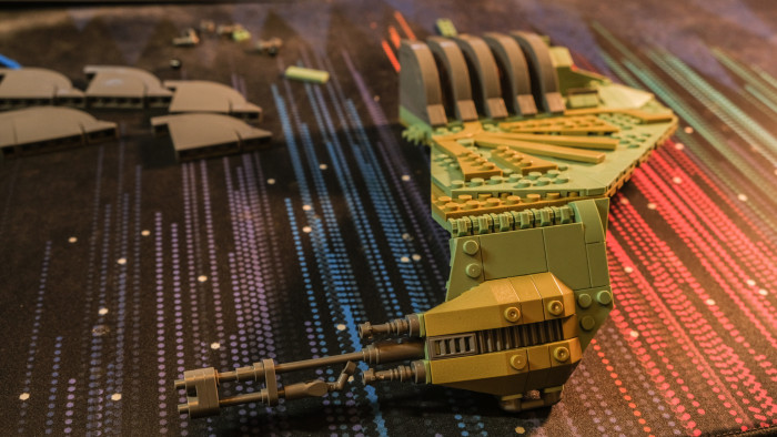 Zusammenbau des Bluebrixx Klingon Bird-of-Prey (Bild: Oliver Nickel/Golem.de)