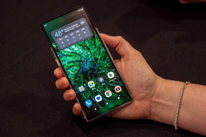 Ausgefahren misst der Bildschirm 6,5 Zoll. (Bild: Martin Wolf/Golem.de)