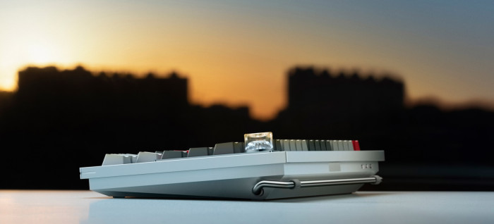 Die Tastatur hat einen Drehschalter, der wie der Rest der Tastatur frei programmiert werden kann. (Bild: Oneplus)