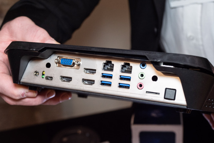 Die Rückseite des besser ausgestatteten Modells XR2 mit vier USB-3.0-Anschlüssen (Bild: Martin Wolf/Golem.de)