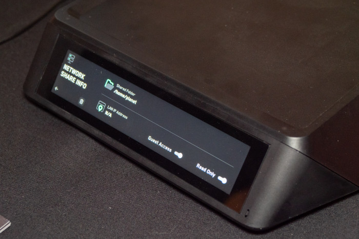 Der Bildschirm kann verschiedene Informationen anzeigen. (Bild: Martin Wolf/Golem.de)