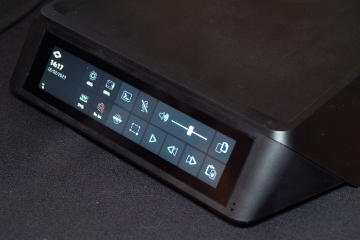 Das Bedienpanel mit Systeminformationen (Bild: Martin Wolf/Golem.de)