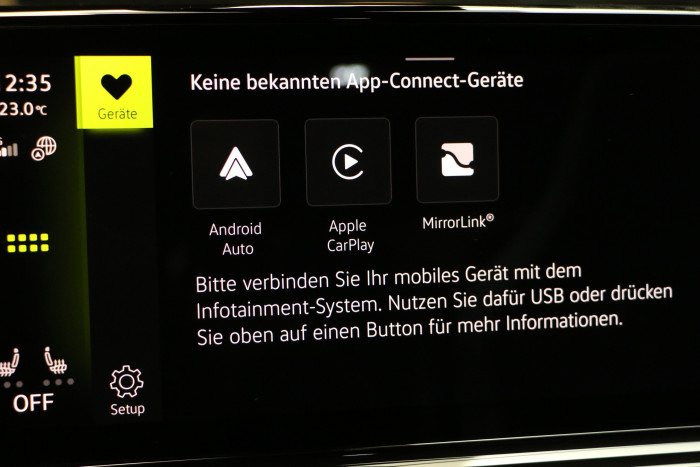 Weiterhin lassen sich Handys mit Apple Carplay, Android Auto und Mirrorlink drahtlos einbinden.  (Foto: Friedhelm Greis/Golem.de)