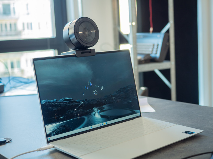 Bei dünnen Notebooks wirkt die Kamera albern. (Bild: Martin Wolf/Golem.de)