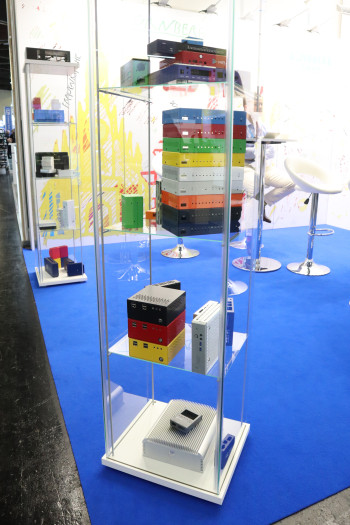 Das Geh&auml;use sagt viel &uuml;ber die Pers&ouml;nlichkeit eines Produkts. (Bild: Johannes Hiltscher, Golem.de)