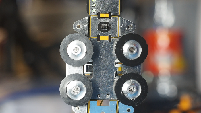 Die Räder werden durch bürstenlose Motoren angetrieben, deren Statorspulen auf die Platine gedruckt werden. (Bild: Carl Bugeja)