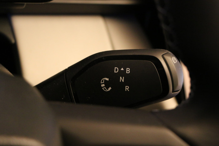 Der Fahrwahlhebel befindet sich an der Lenksäule. (Foto: Friedhelm Greis)