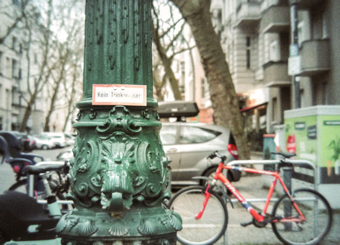 Zum Vergleich ein im JPEG-Modus aufgenommenes Bild: Die Artefakte sind größer, die Details nicht besonders fein. (Bearbeitung mit Lightroom und Topaz Photo AI) (Bild: Tobias Költzsch/Golem.de)