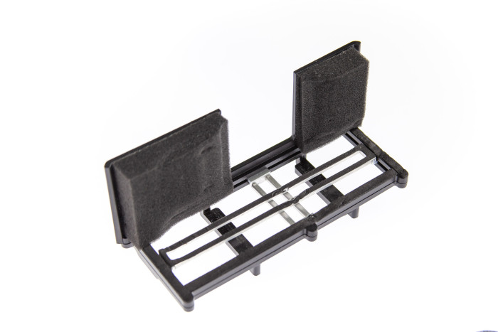 Der Universaladapter ermöglicht es, eine Vielzahl an Kameras mit dem Rückteil zu verwenden. (Bild: Martin Wolf/Golem.de)