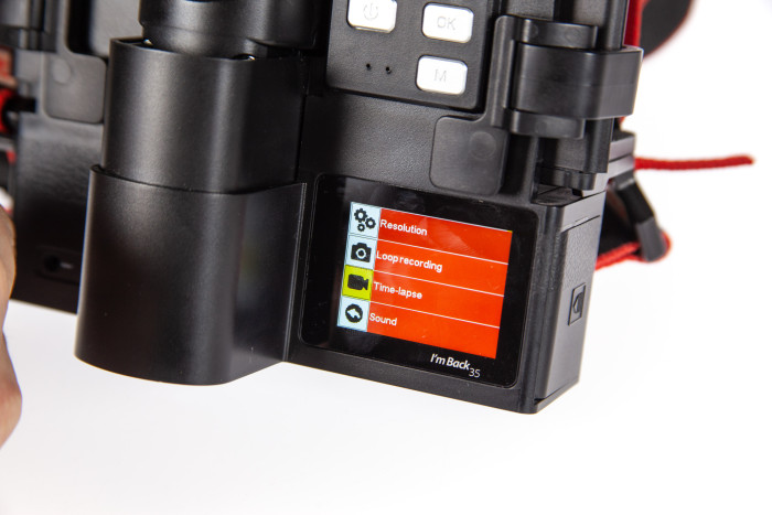 Über das Display können wir unter anderem Einstellungen vornehmen. (Bild: Martin Wolf/Golem.de)