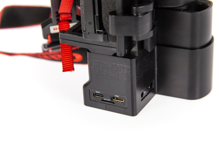 Die Bilder werden auf einer Micro-SD-Karte gespeichert und können auch per USB-Kabel übertragen werden. (Bild: Martin Wolf/Golem.de)