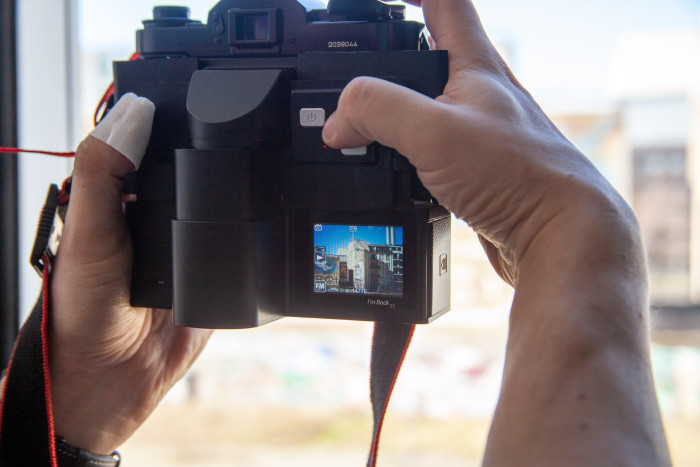 Im automatischen Modus verwenden wir unsere Canon mit geöffnetem Verschluss wie eine Digitalkamera. (Bild: Martin Wolf/Golem.de)