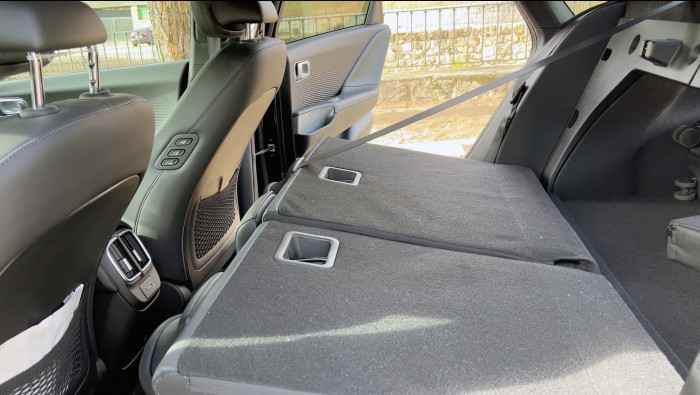 Innenraum des Hyundai Ioniq 6 bei umgeklappter Rückbank. (Bild: Dirk Kunde)