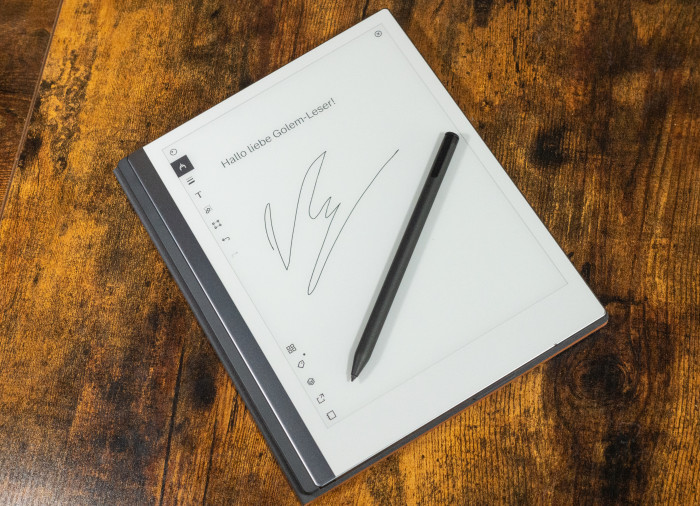 Eingeklappt ist von der Tastatur nichts zu erahnen. (Bild: Tobias Költzsch/Golem.de)