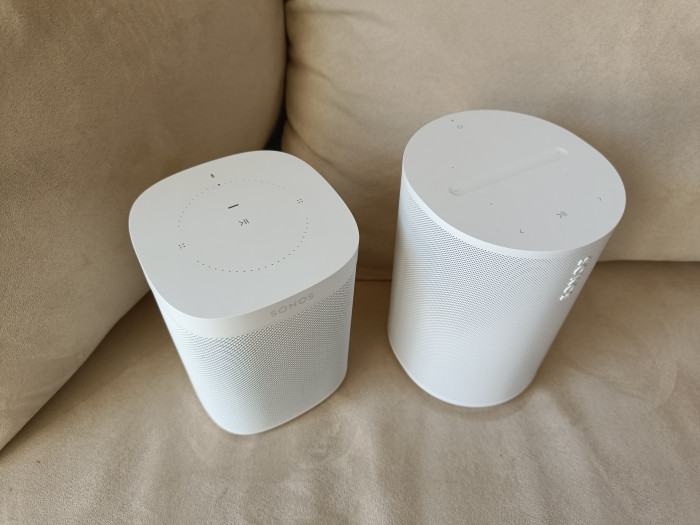 Links Sonos One, rechts Era 100 (Bild: Ingo Pakalski/Golem.de)