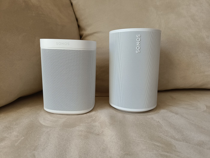 Links Sonos One, rechts Era 100 (Bild: Ingo Pakalski/Golem.de)