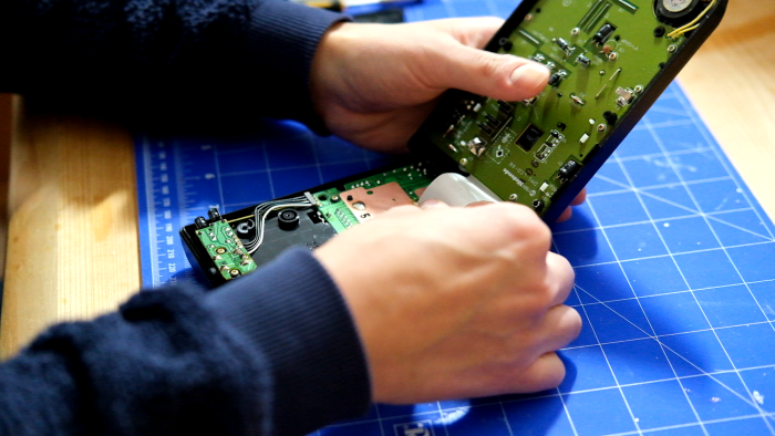 ... das Gehäuse aufklappen...