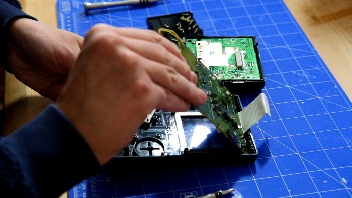 Auch sie schrauben wir ab. (Bild: Andrea Maurer)