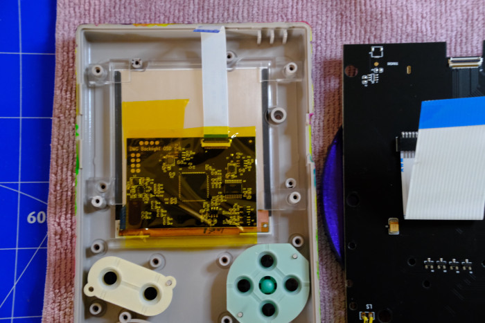 Das IPS-Display im Game Boy Classic. (Bild: Andrea Maurer)