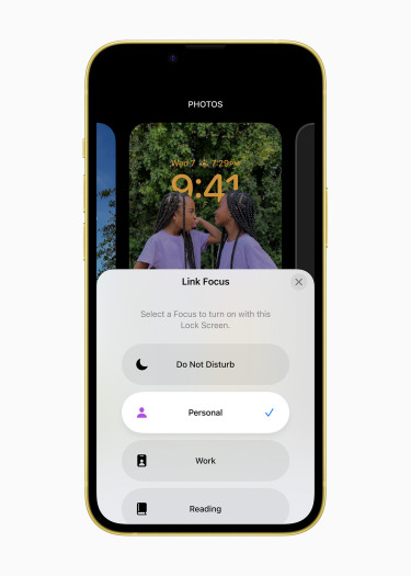 iPhone 14 in Gelb (Bild: Apple)