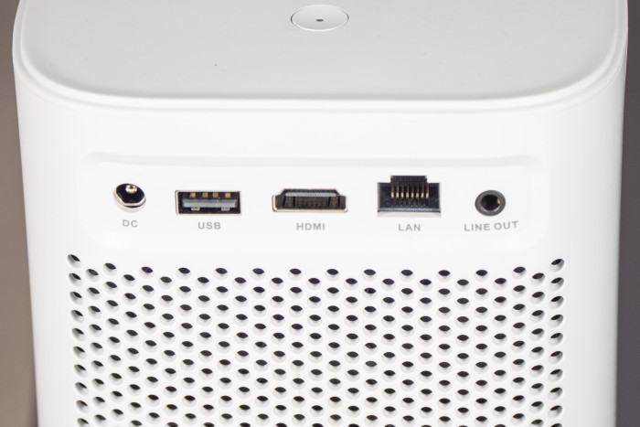 Er hat als einziger im Test einen RJ-45-Port. (Bild: Nina Völkel / Golem.de)