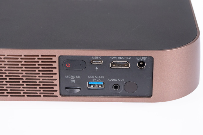 Er hat als einziger einen Micro-SD-Katenslot. (Bild: Nina Völkel / Golem.de)