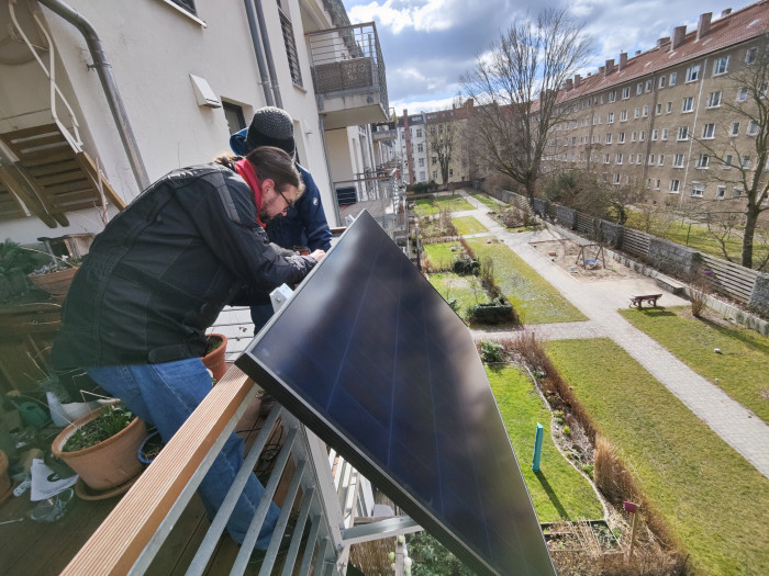 Wir haben die Solarpanels in einem Winkel von 35 Grad montiert. (Bild: Martin Wolf/Golem.de)