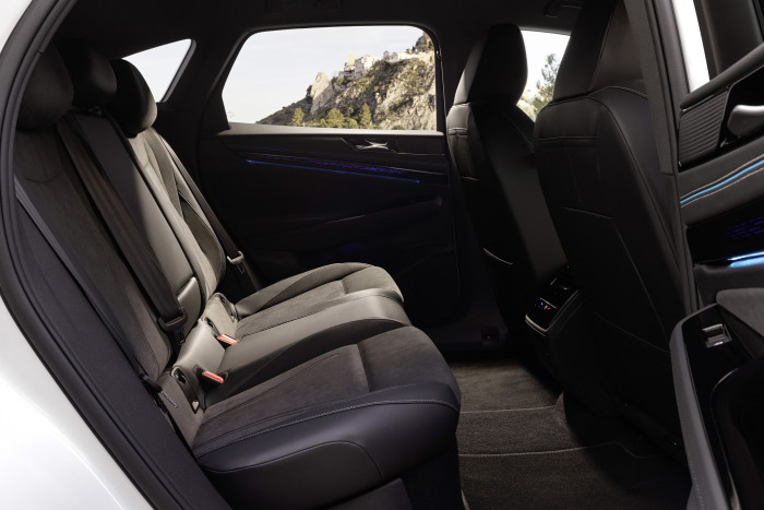 Der Radstand von fast drei Metern sorgt für ausreichend Beinfreiheit im Fond. (Foto: VW) 