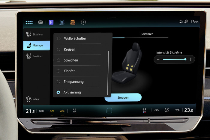 Die Sitze sind mit zehn Luftpolstern in der Rückenlehne ausgestattet, die eine pneumatische Druckpunktmassage ermöglichen. (Foto: VW)