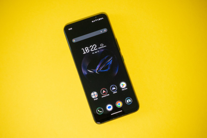 Das ROG Phone 7 Ultimate steckt voller Top-Hardware. (Bild: Tobias Költzsch/Golem.de)