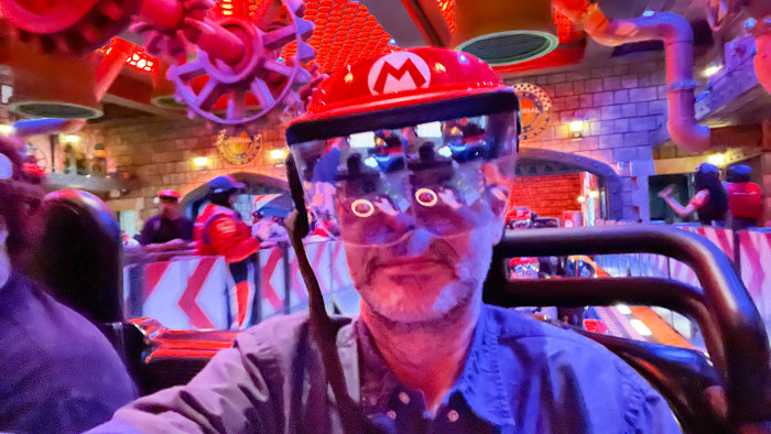 Der Mario Kart Ride ist eine wacklige Angelegenheit. (Bild: Steinlechner/Golem.de)