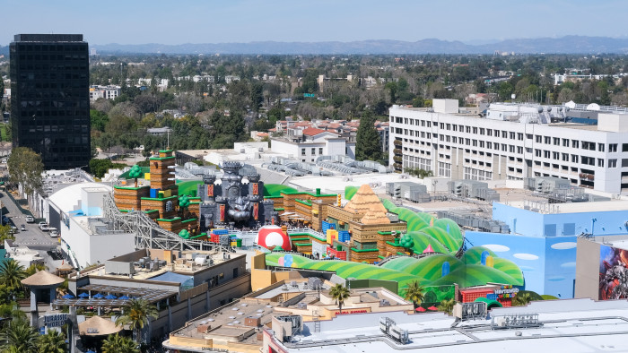 Von oben sieht man, dass die Super Nintendo World wirklich nicht riesig ist. (Bild: Steinlechner/Golem.de)