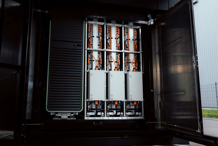 Die Station verfügt über sogenannte Second-Life-Batterien mit einer Kapazität von 1,05 Megawattstunden. (Foto: Audi)