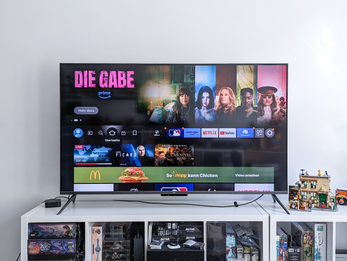 Der Fire TV Omni QLED von Amazon (Bild: Tobias Költzsch/Golem.de)