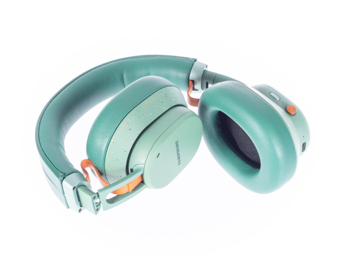 Der Fairbuds XL hat einen Klappmechanismus. (Bild: Nina Völkel/Golem.de)