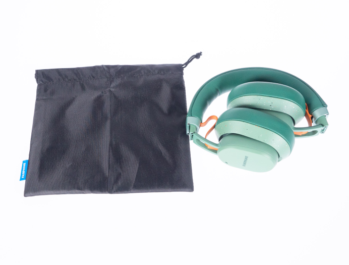 Zum Lieferumfang der Fairbuds XL gehört ein Stoffbeutel. (Bild: Nina Völkel/Golem.de)