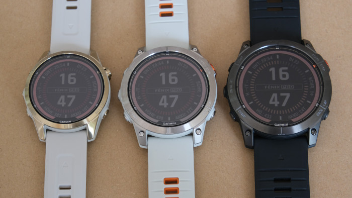 Die Fenix 7S Pro, die 7 Pro und die 7X Pro (von links nach rechts). (Foto: Steinlechner/Golem.de)