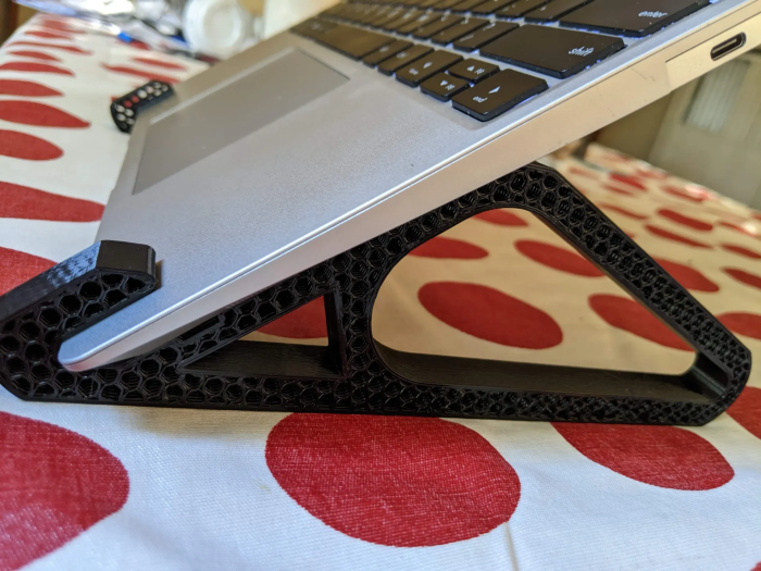 Laptop Stand for Framework (Bild: Cat in a Bag)