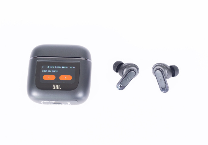 Bei Bedarf lassen sich die Tour Pro 2 vom Ladeetui aus finden. (Bild: Nina Völkel/Golem.de)