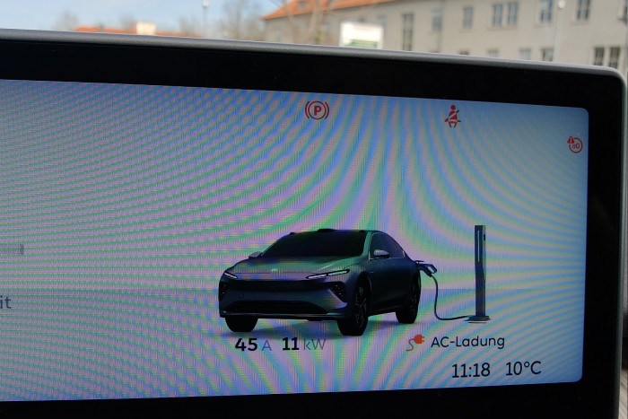 Mit Wechselstrom lädt der ET7 mit bis zu 11 kW.  (Foto: Friedhelm Greis/Golem.de)